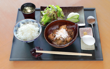牛すじ煮込みランチ