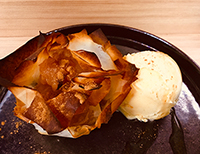 本日のお菓子：焼きたてあつあつアップルパイ
